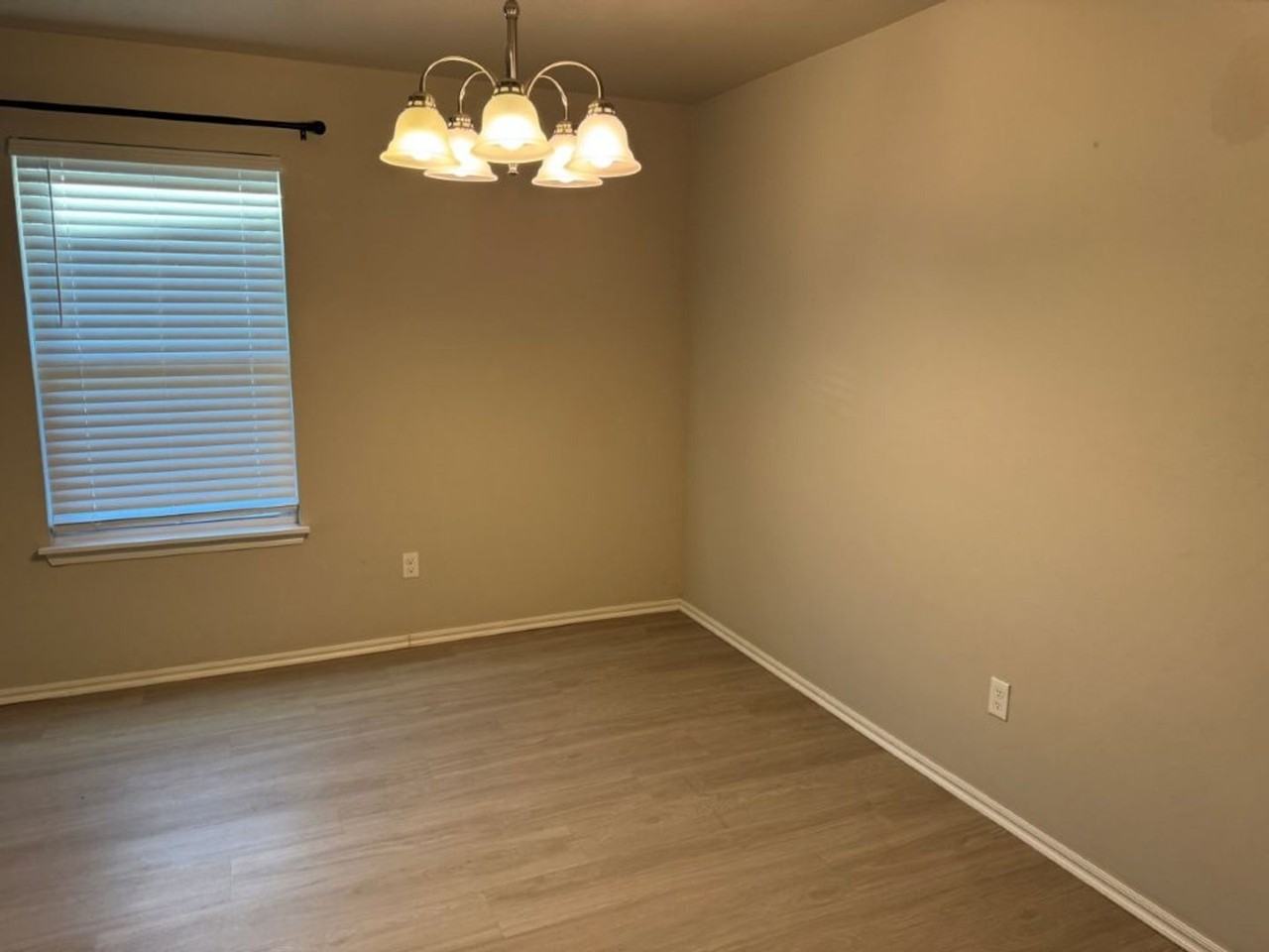 793 Northeast 4th Street - Photo 4 of 11