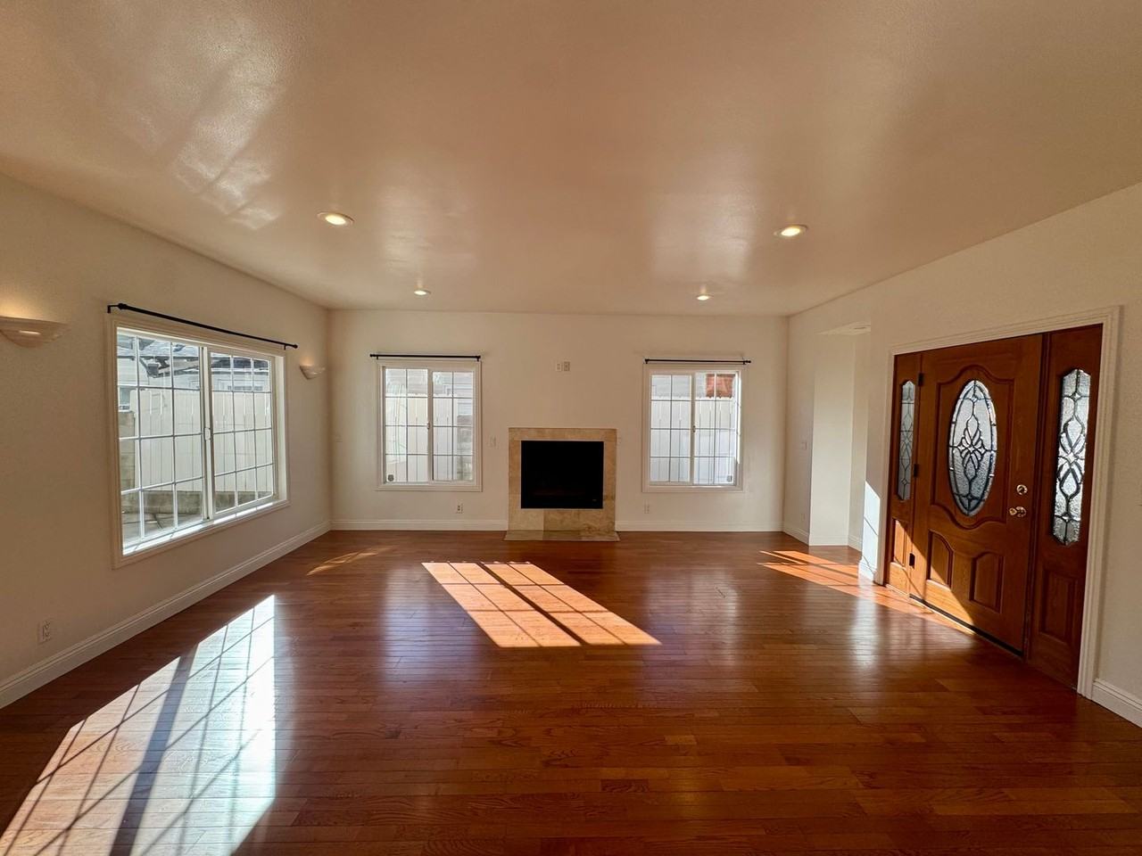 1764 Orizaba Avenue - Photo 3 of 32