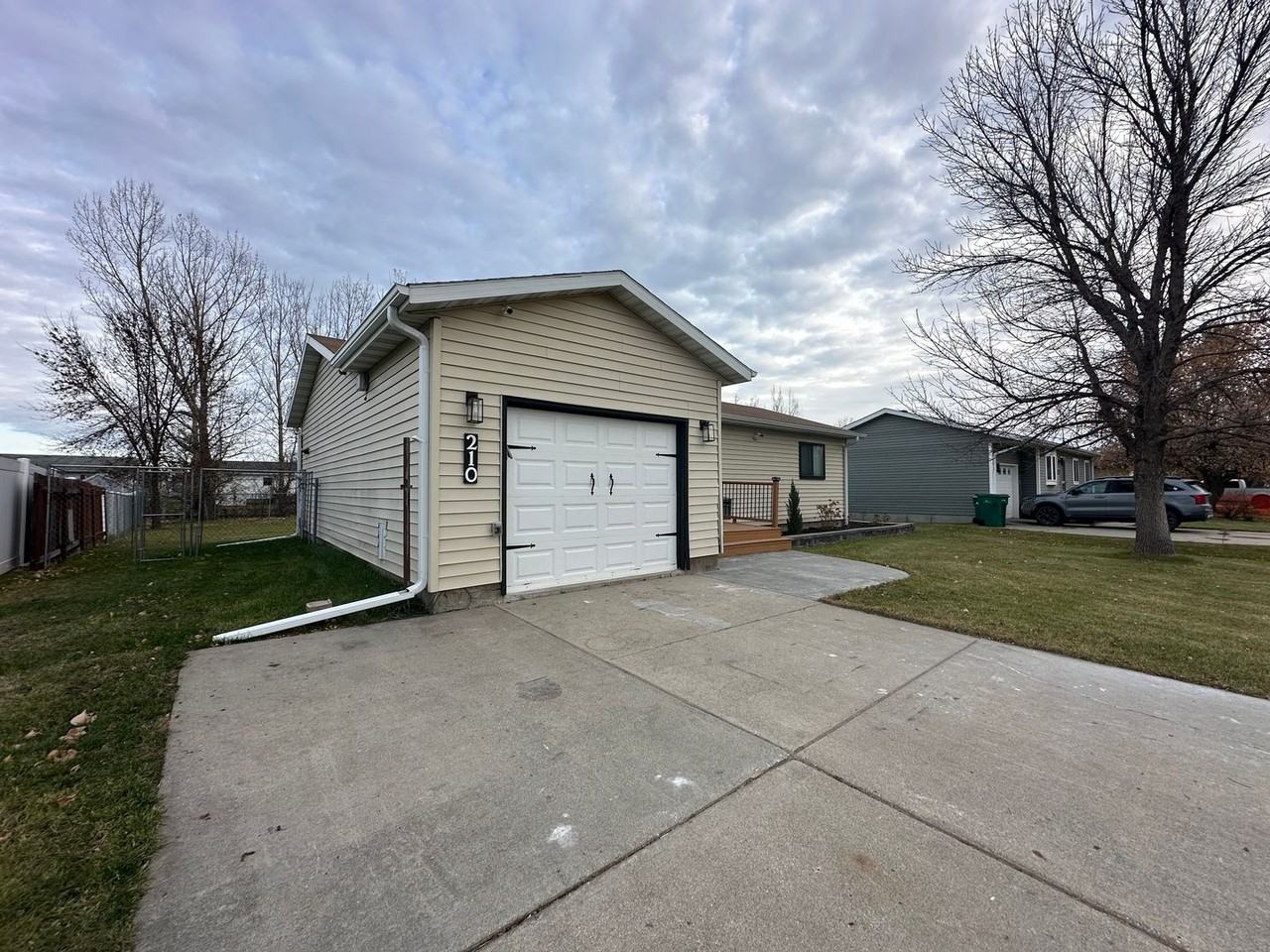 210 3rd St E - Photo 4 of 20