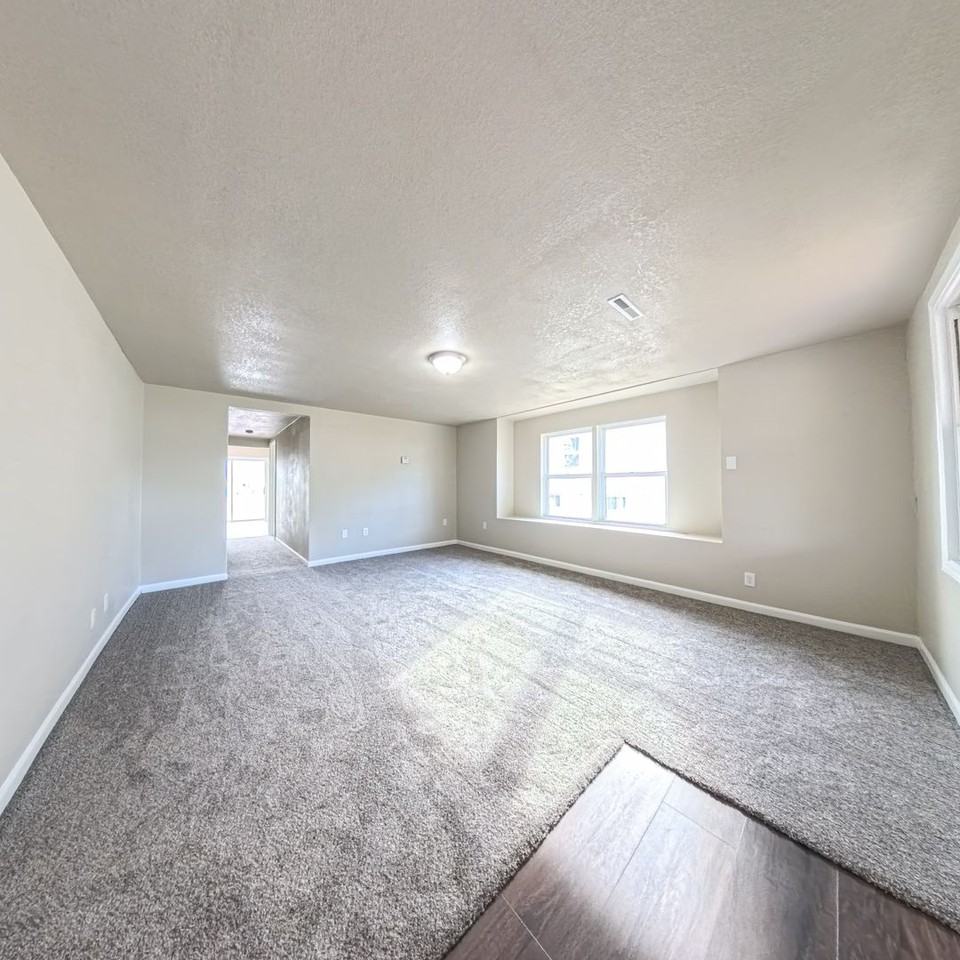 106 Nw 1st St - Photo 5 of 25