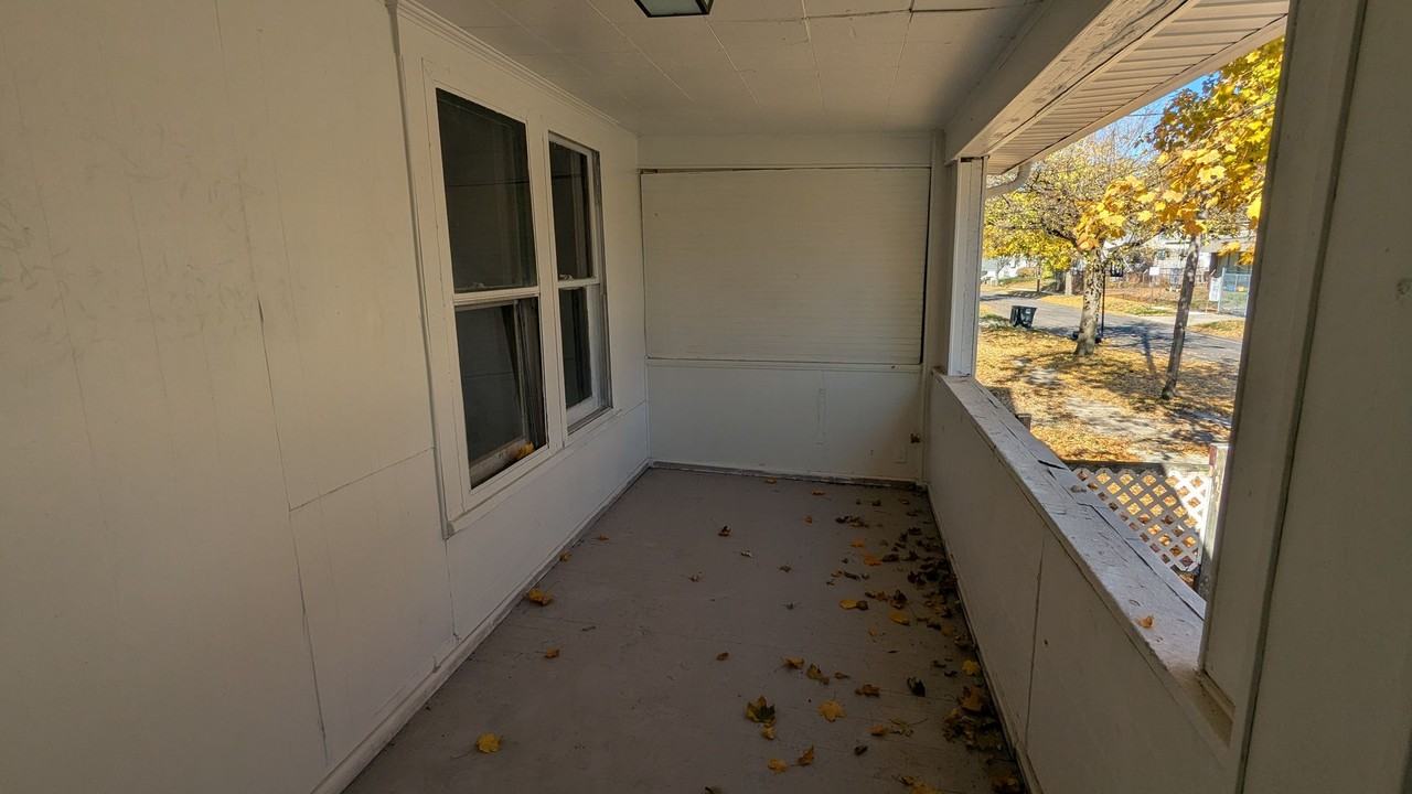 1312 Curtis St - Photo 5 of 29