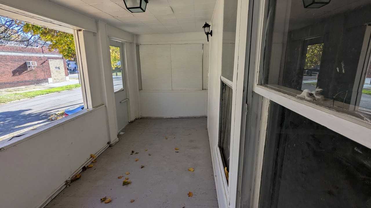 1312 Curtis St - Photo 6 of 29