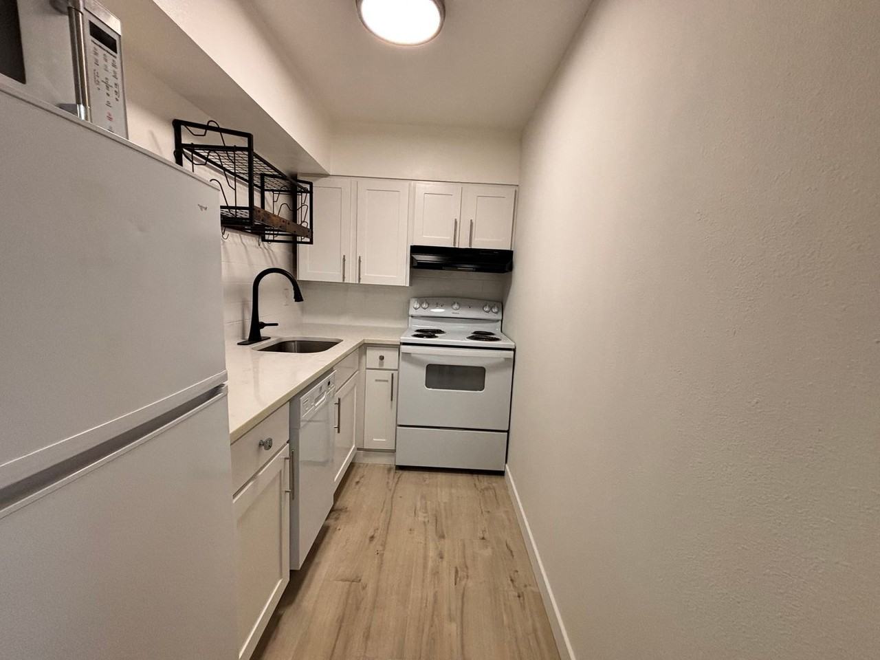 52561 West Columbia Avenue - Photo 3 of 16