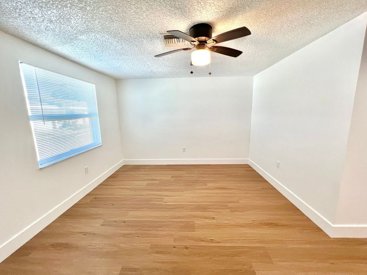 4930 Elkner St - Photo 3 of 18