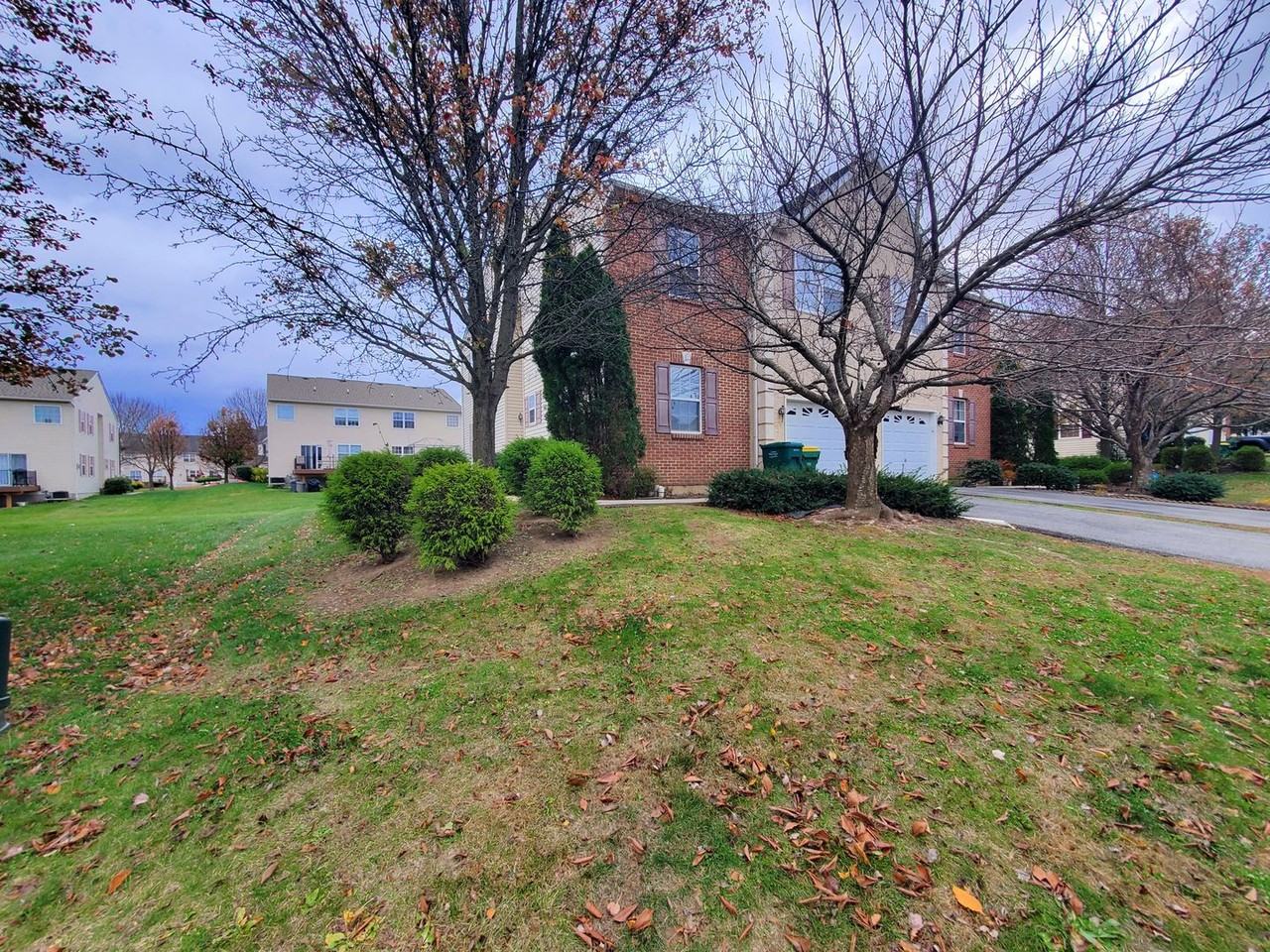 6852 Lincoln Dr - Photo 2 of 15