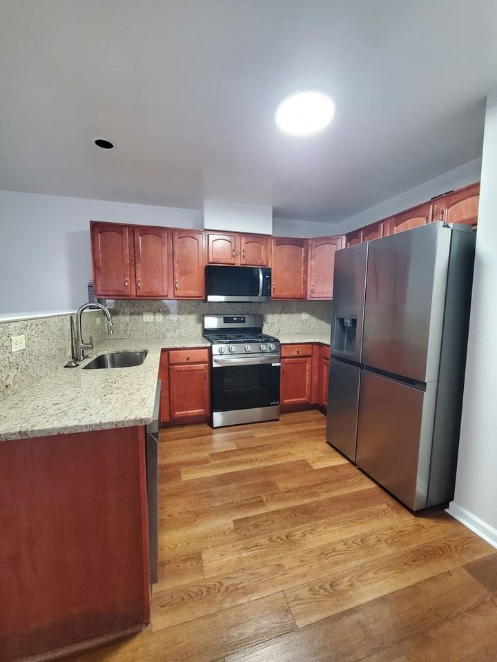 6852 Lincoln Dr - Photo 4 of 15