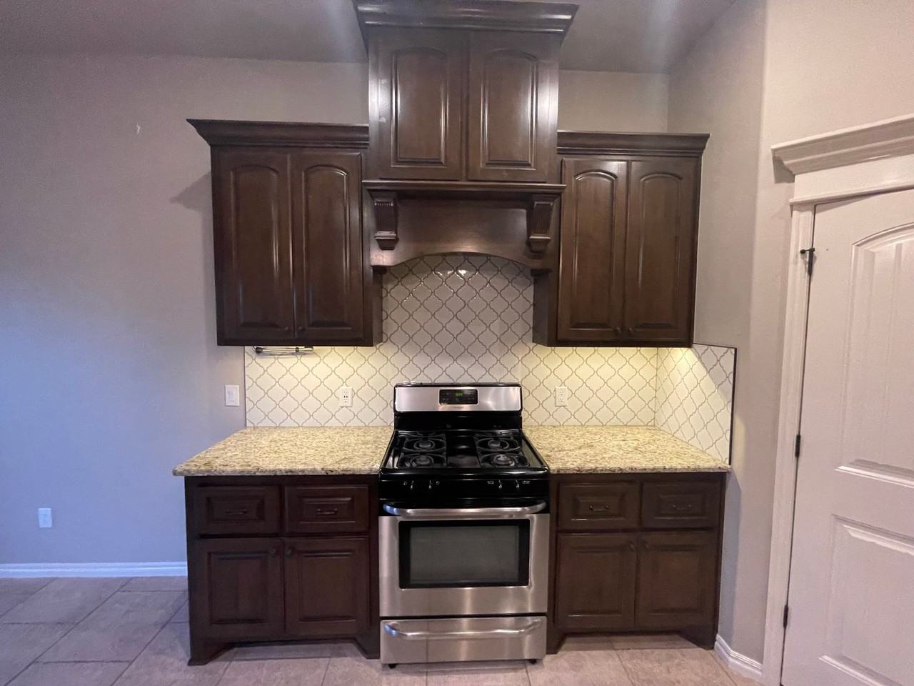 15904 Mendoza Dr - Photo 5 of 29