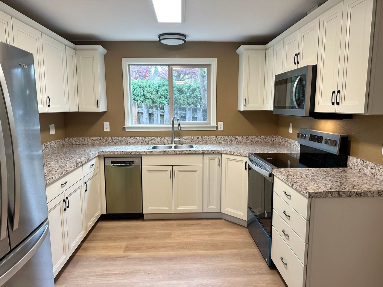 4879 Sw Taylors Ferry Rd - Photo 2 of 25