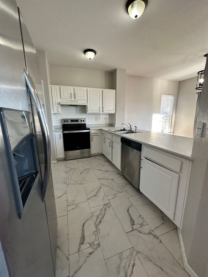 5321 E 119th Ct - Photo 7 of 17