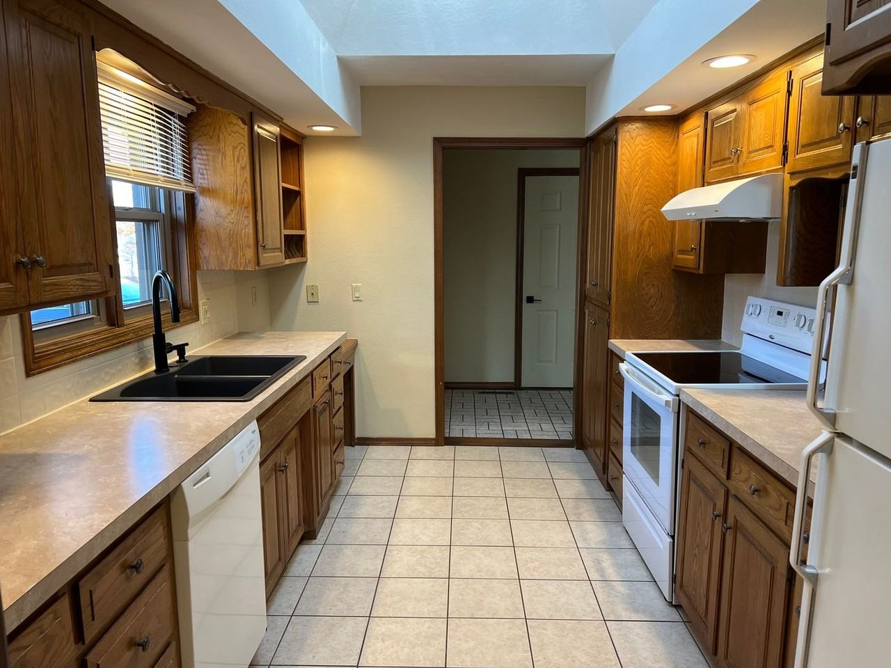 2140 East Wornall Place - Photo 4 of 15