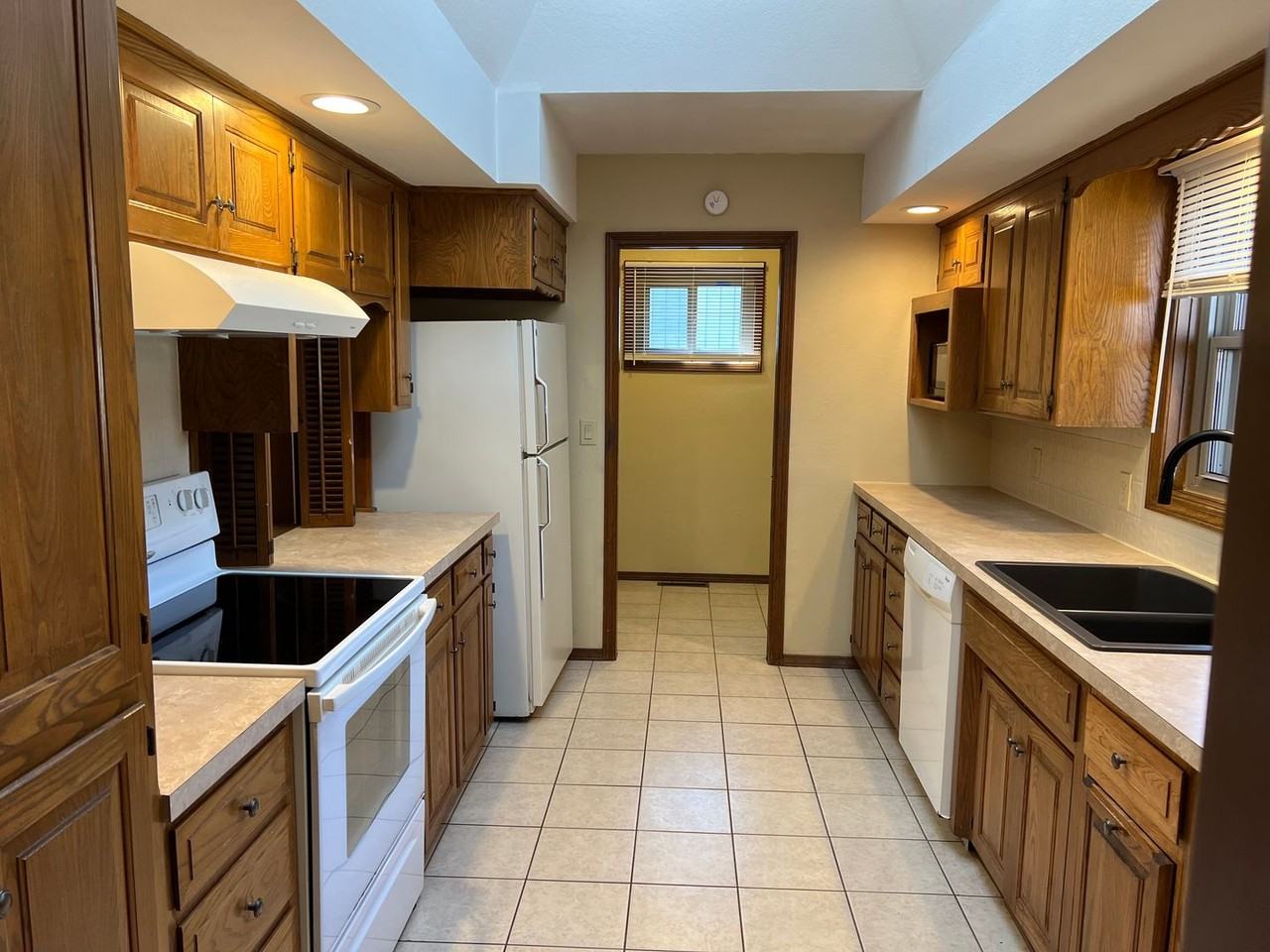 2140 East Wornall Place - Photo 5 of 15