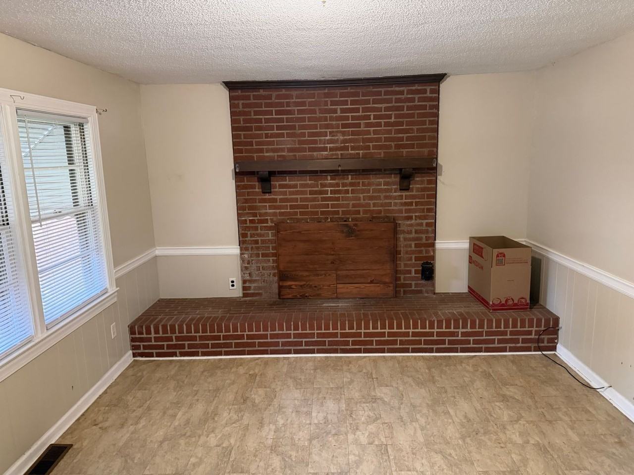 208 Ridgewood Drive - Photo 3 of 15