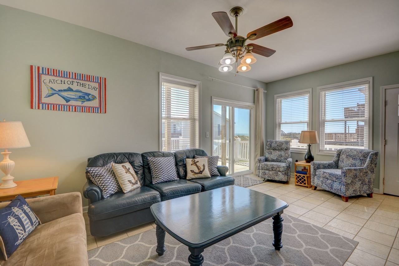 3812 Island Dr - Photo 4 of 29