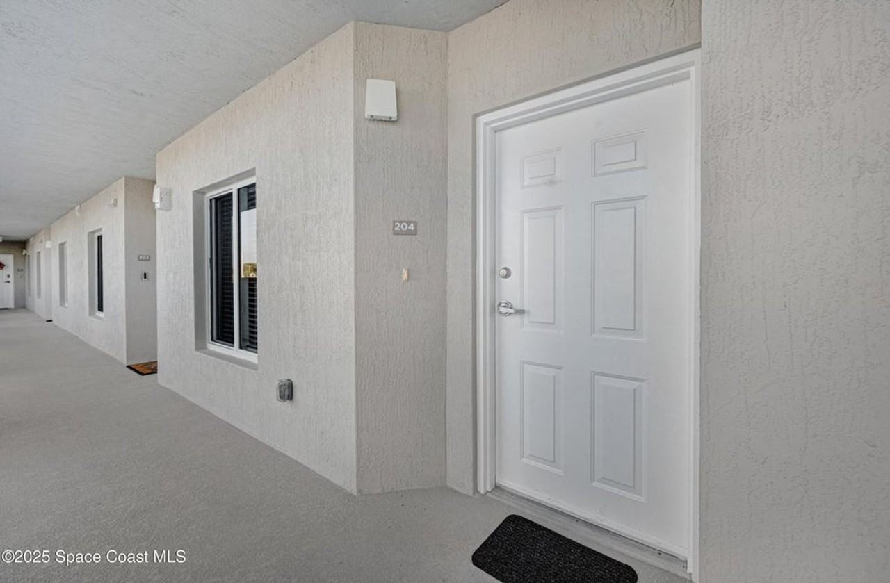 1825 Riverside Dr - Photo 3 of 24