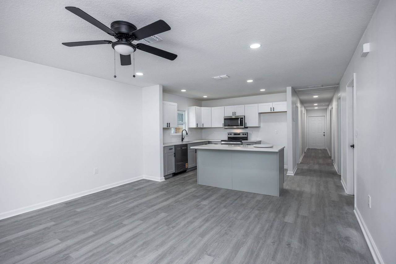 1523 Northeast 1st Avenue - Photo 4 of 24