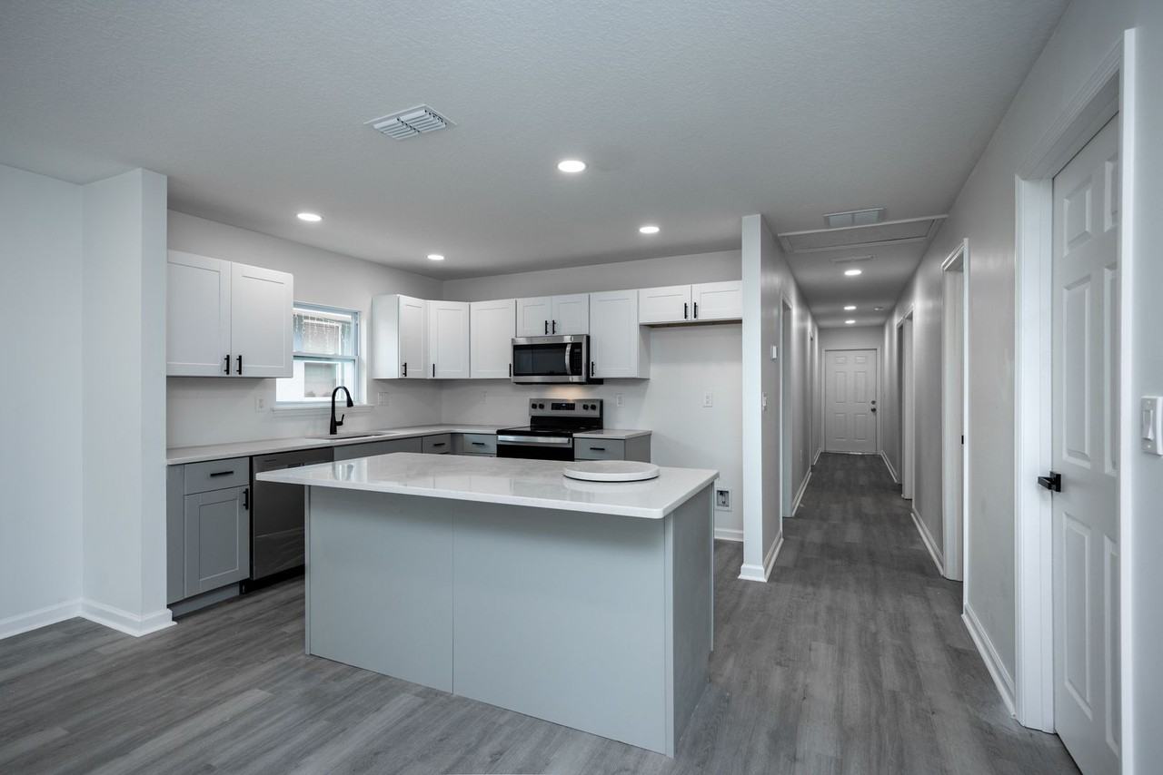 1523 Northeast 1st Avenue - Photo 5 of 24