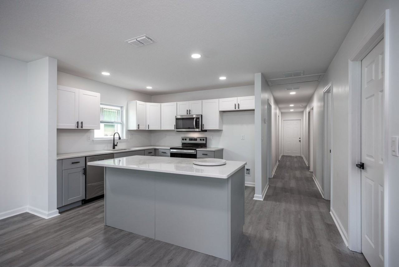 1523 Northeast 1st Avenue - Photo 6 of 24