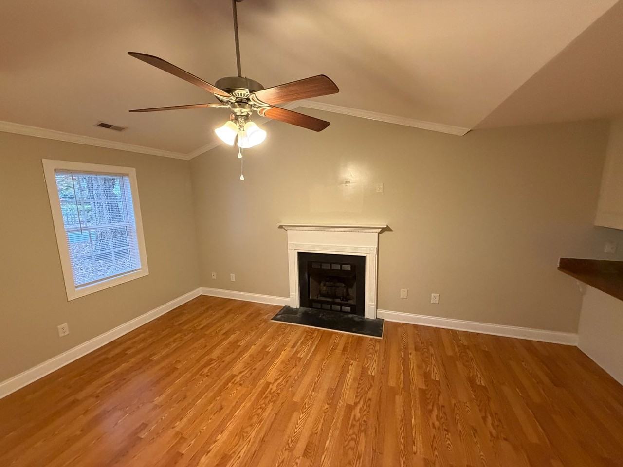 113 Charlotte St - Photo 3 of 15