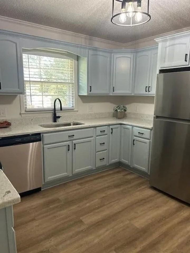 432 Lisa Street - Photo 4 of 38