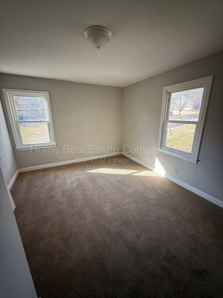 1443 Clark Avenue #B - Photo 5 of 5