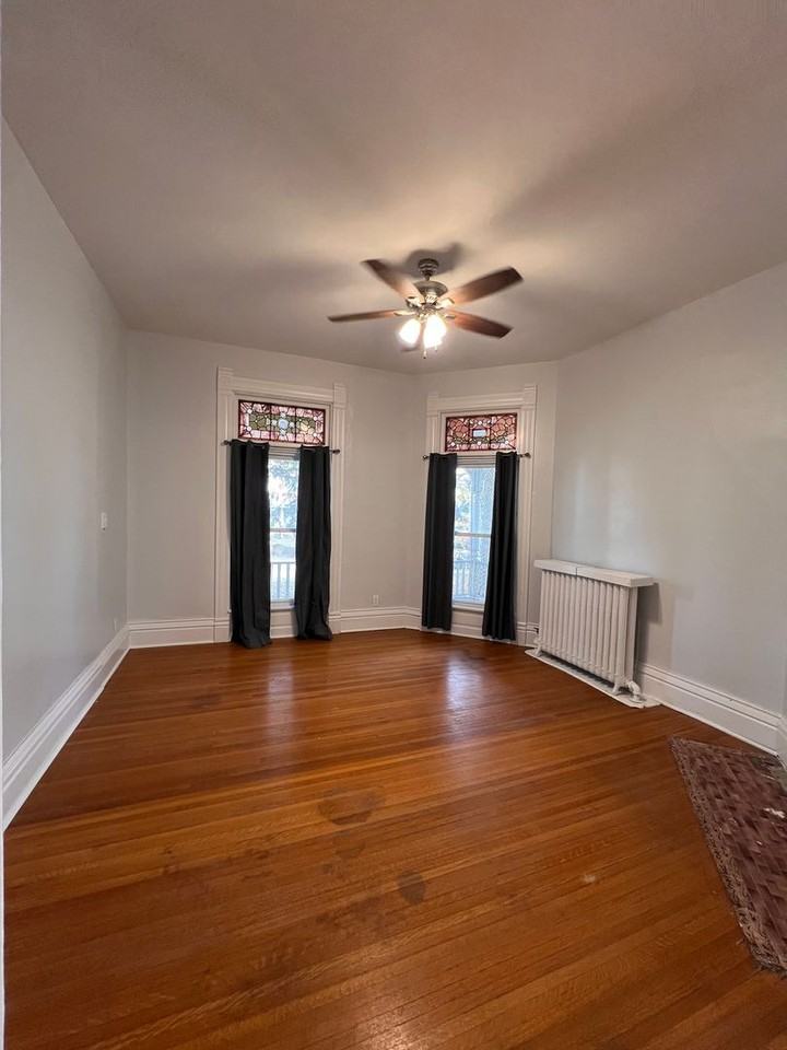 1718 Farnam St - Photo 4 of 11