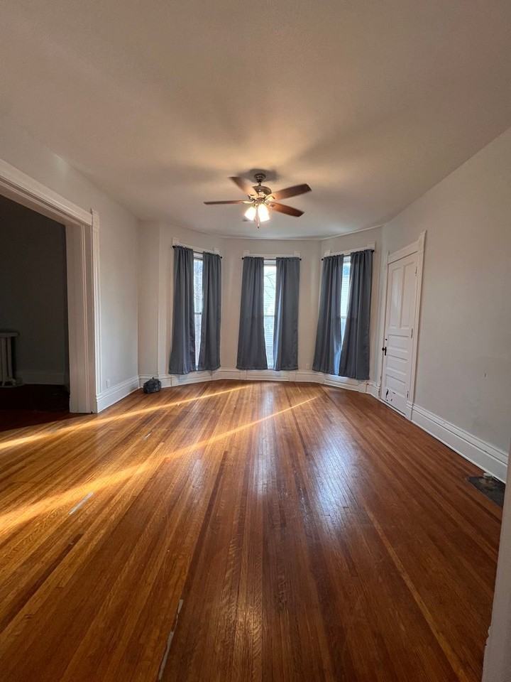 1718 Farnam St - Photo 5 of 11