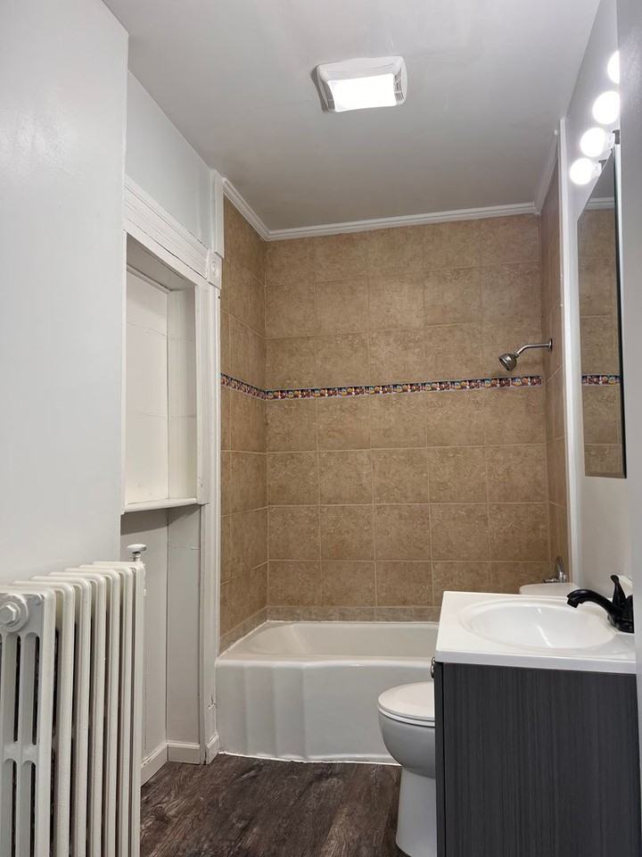 1718 Farnam St - Photo 6 of 11