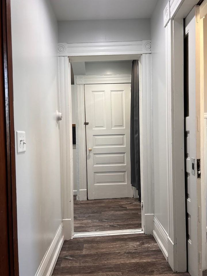 1718 Farnam St - Photo 7 of 11