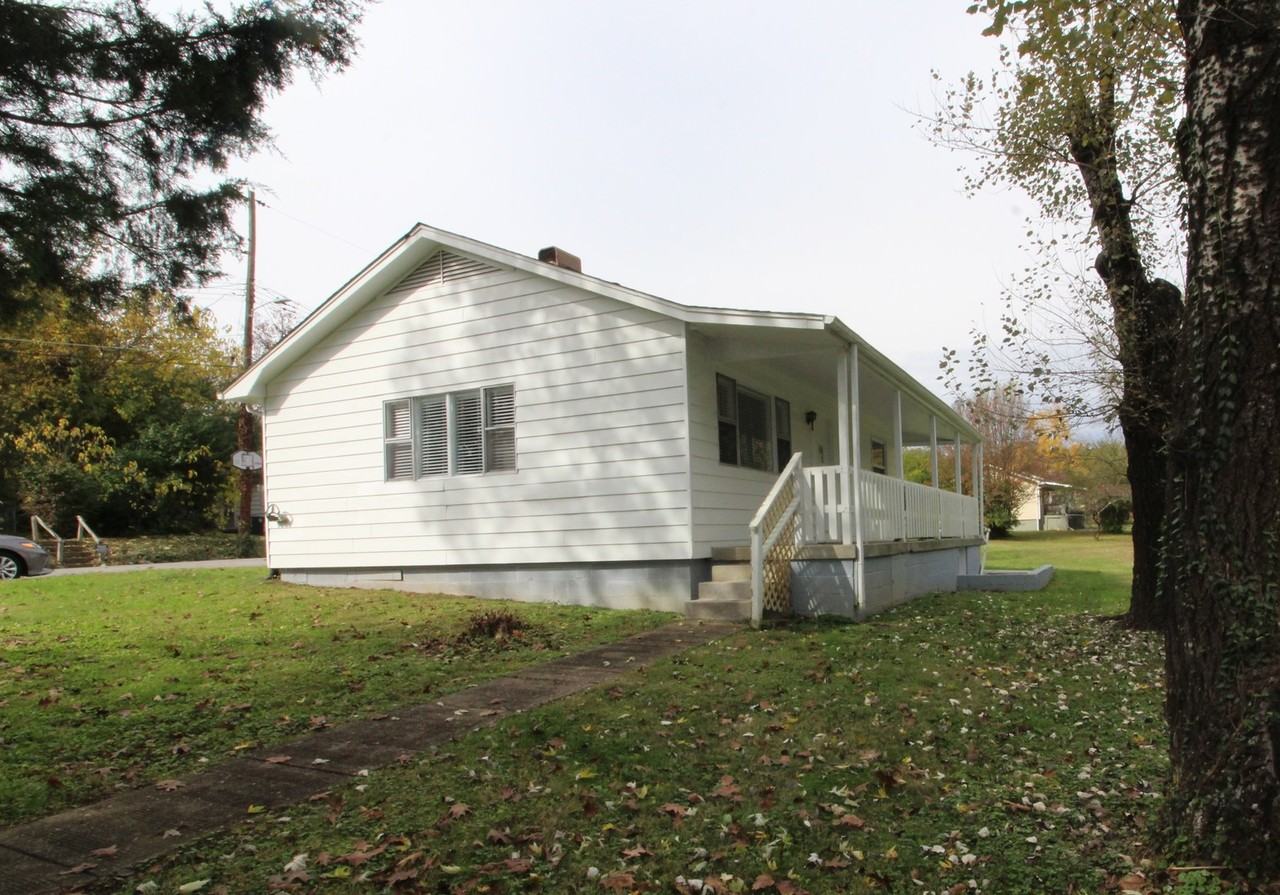 105 Thornton Road - Photo 3 of 16