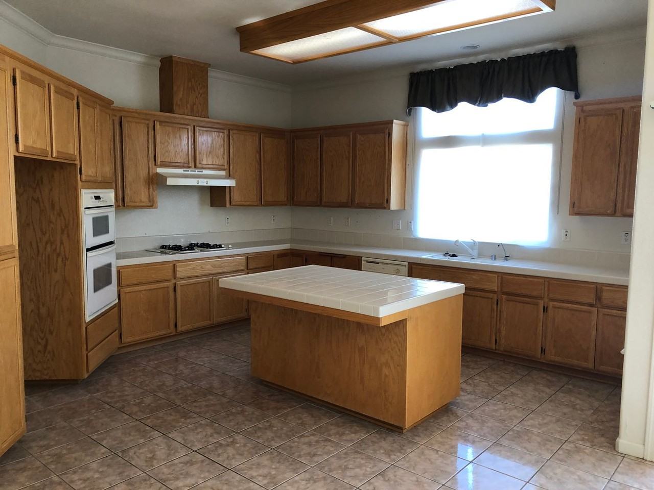 560 Marvin Gardens Circle - Photo 5 of 17