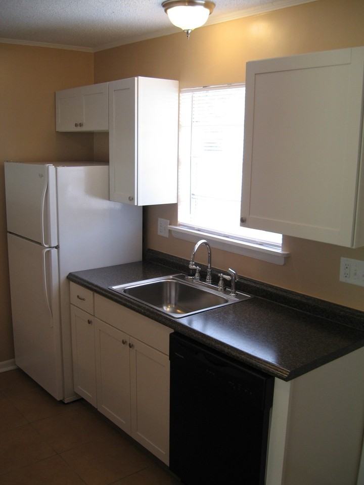 545 Hickory Ave - Photo 5 of 11