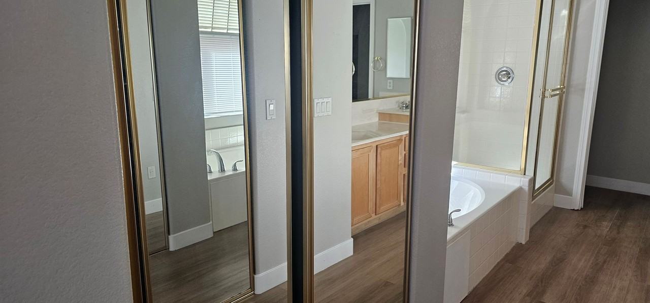 6037 Fidenza Ave - Photo 2 of 16