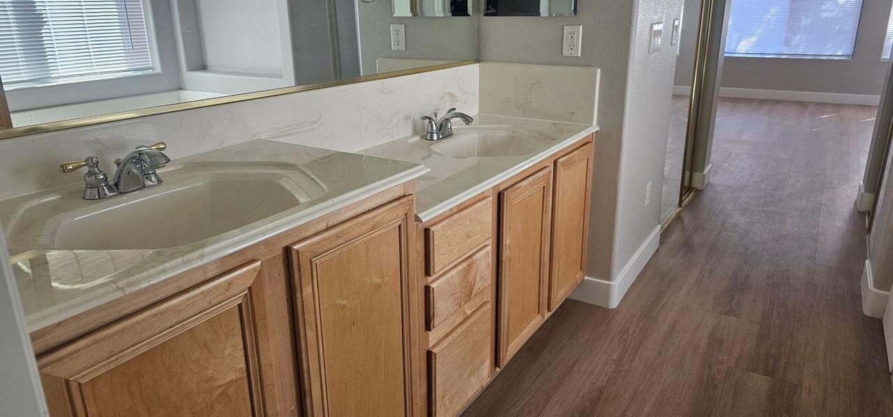 6037 Fidenza Ave - Photo 3 of 16