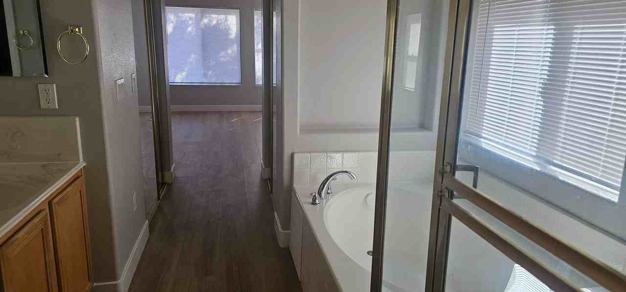 6037 Fidenza Ave - Photo 5 of 16