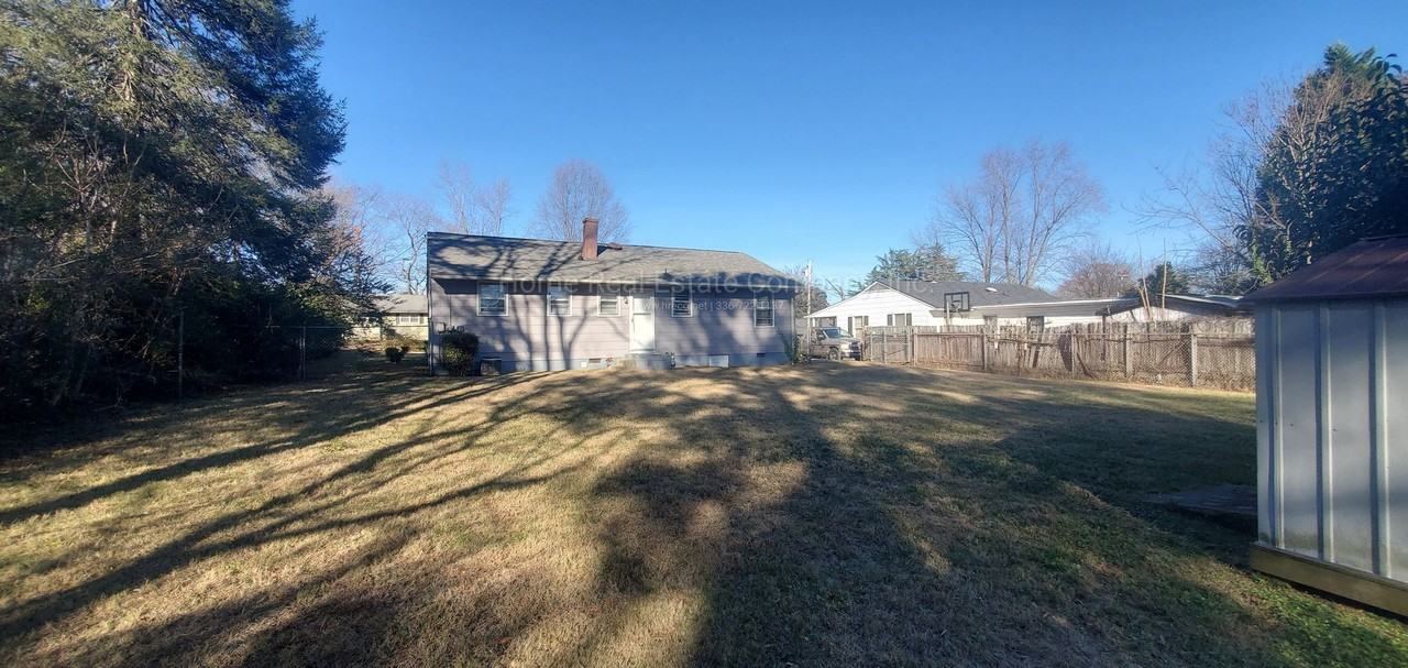 2812 Hermitage Dr - Photo 2 of 13