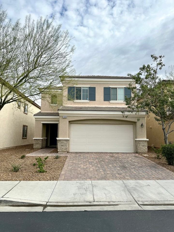 7428 Amesbury Street - Photo 2 of 32