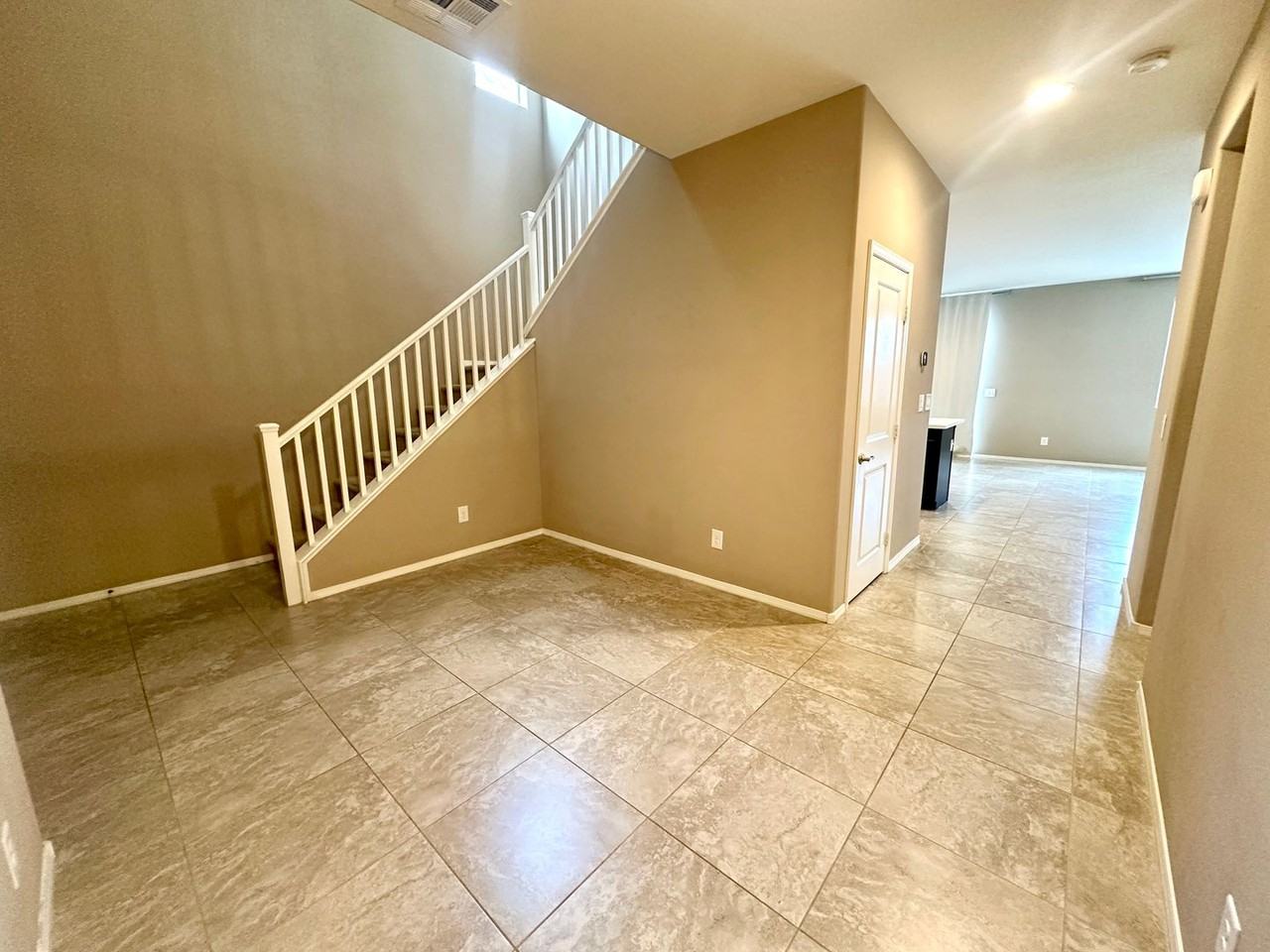 7428 Amesbury Street - Photo 4 of 32