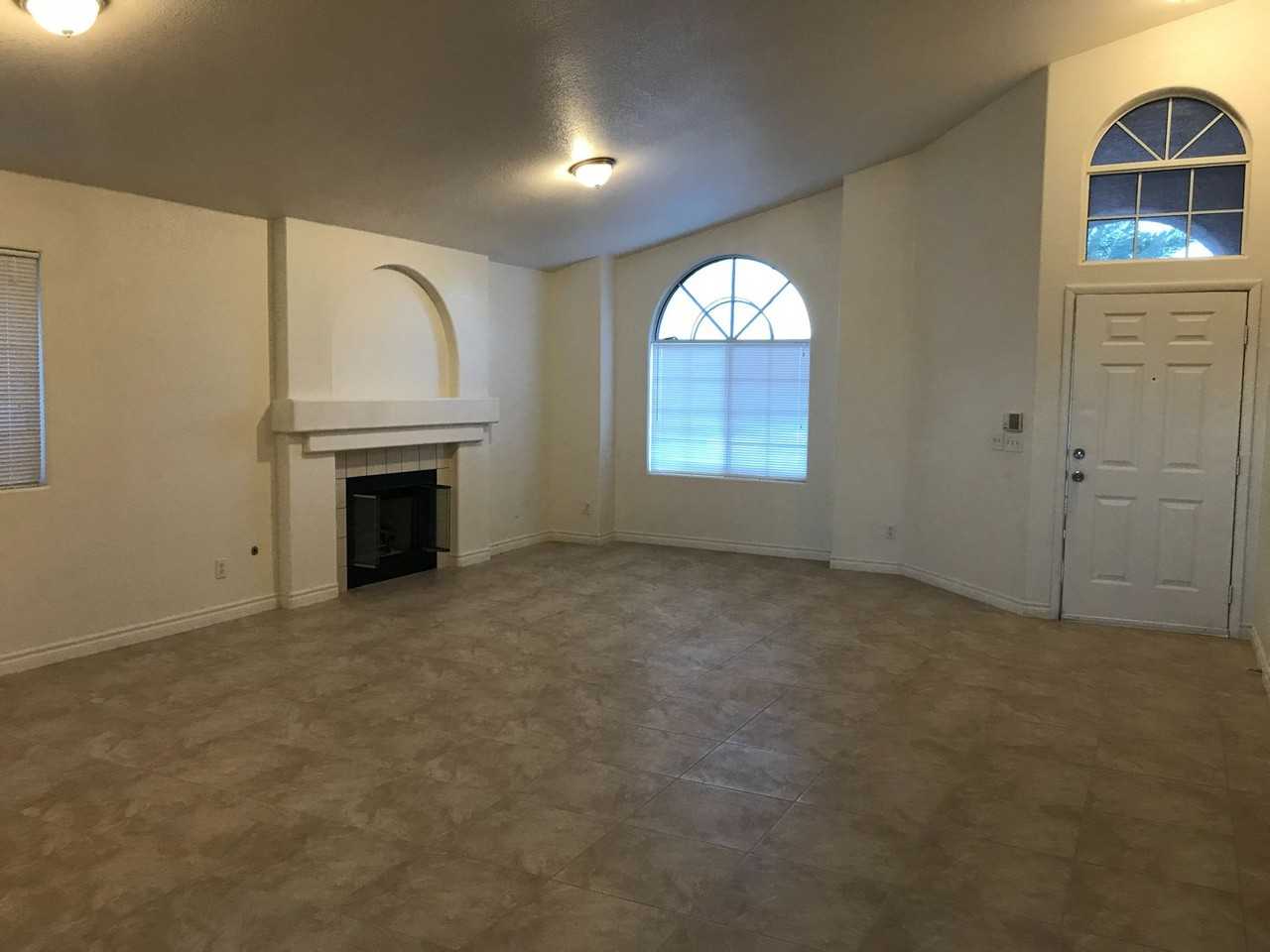 2642 Lone Butte Dr - Photo 2 of 14