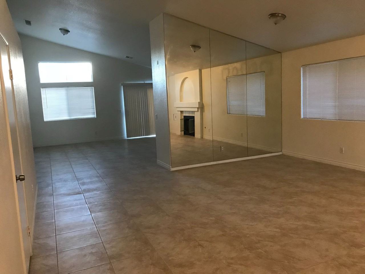 2642 Lone Butte Dr - Photo 3 of 14