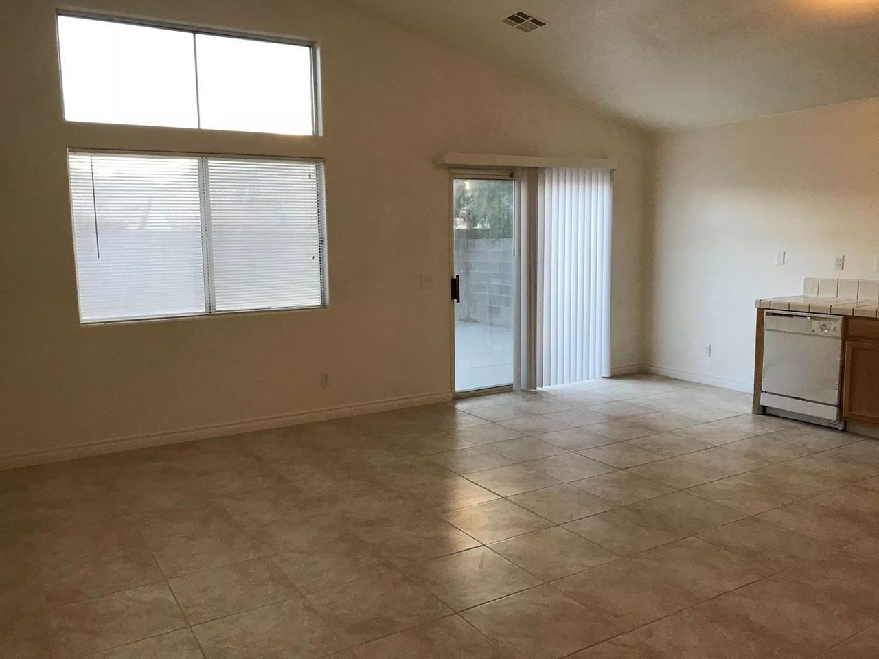 2642 Lone Butte Dr - Photo 5 of 14