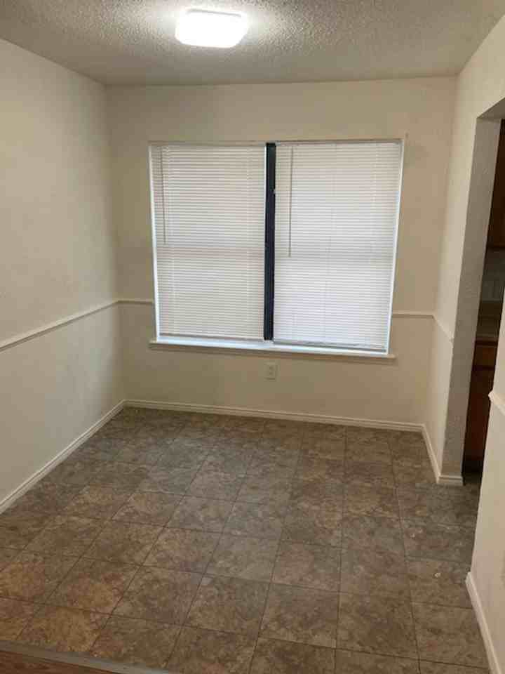 716 Woodland Court - Photo 5 of 13