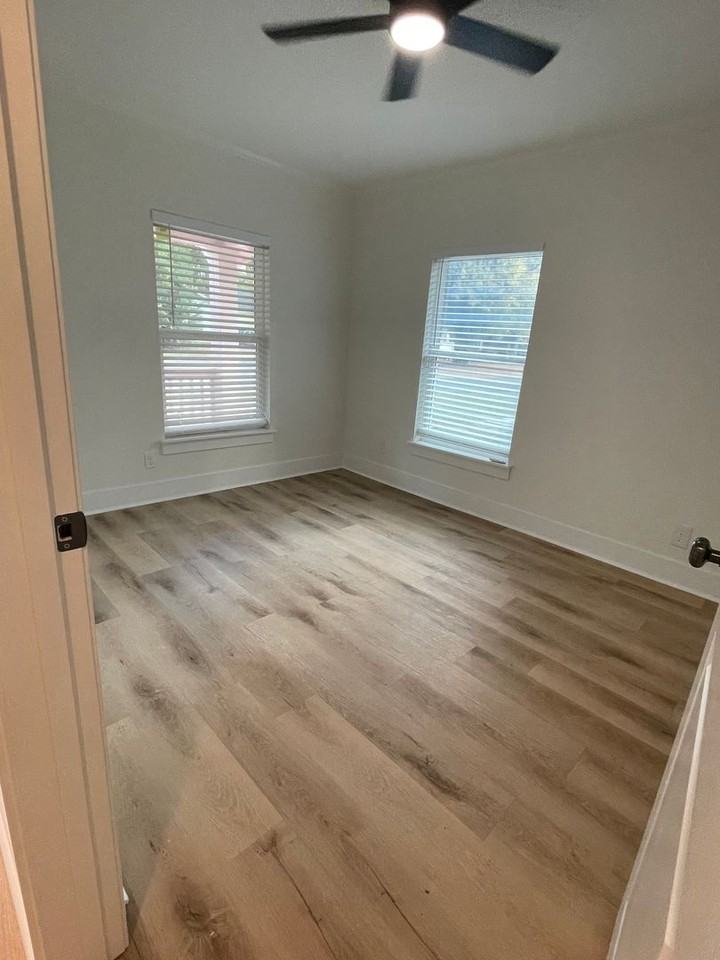 6200 Lexington Ave - Photo 2 of 11