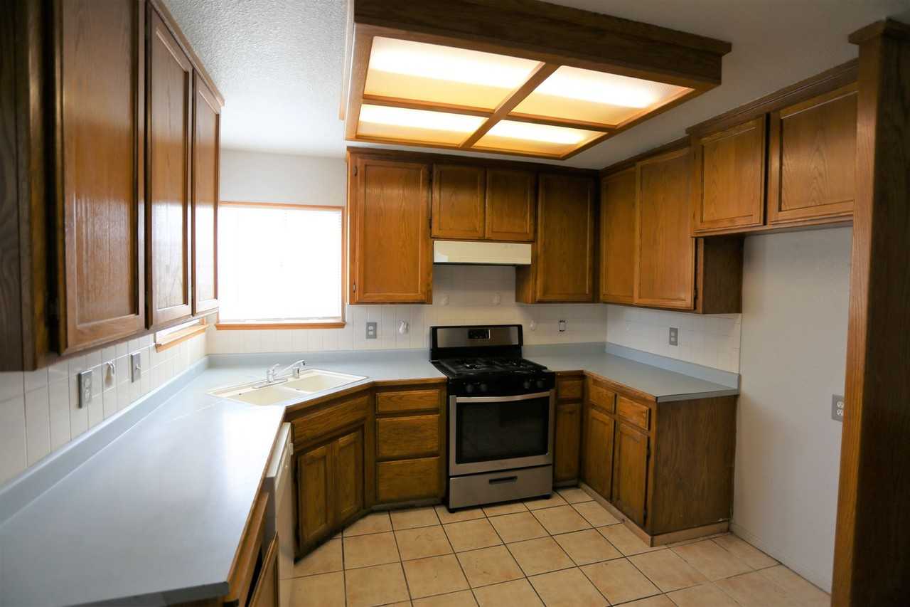 16530 Carob Court - Photo 4 of 20