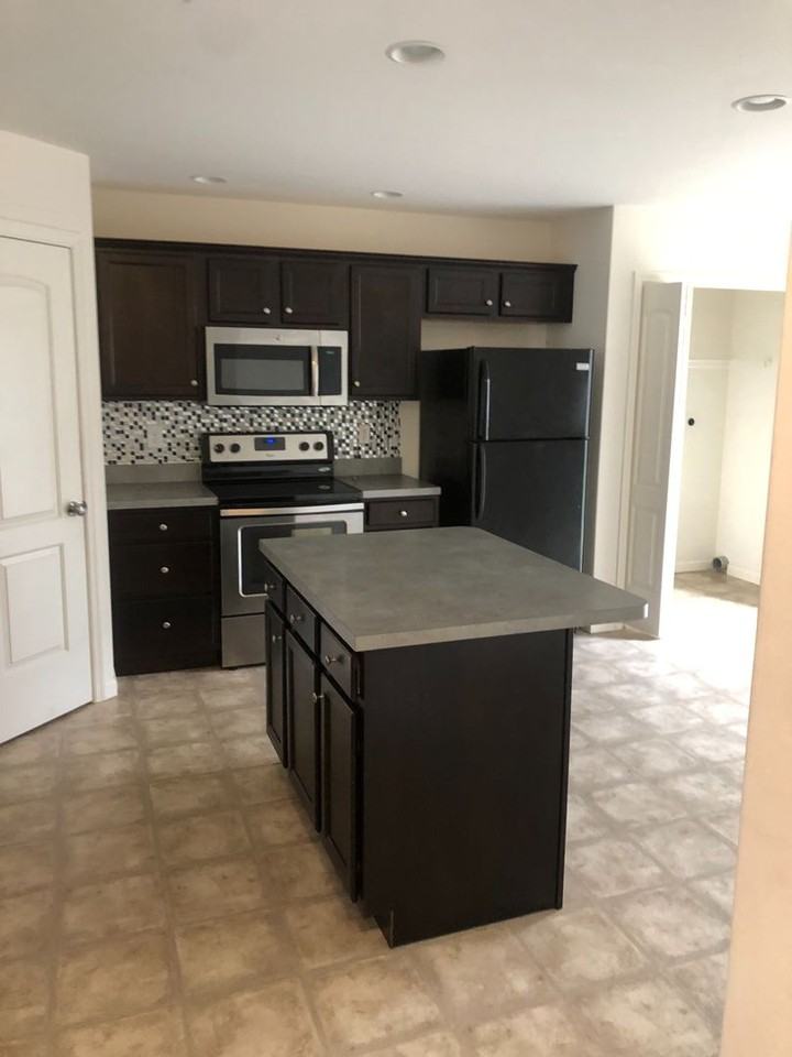 730 Lantern Ct - Photo 2 of 14