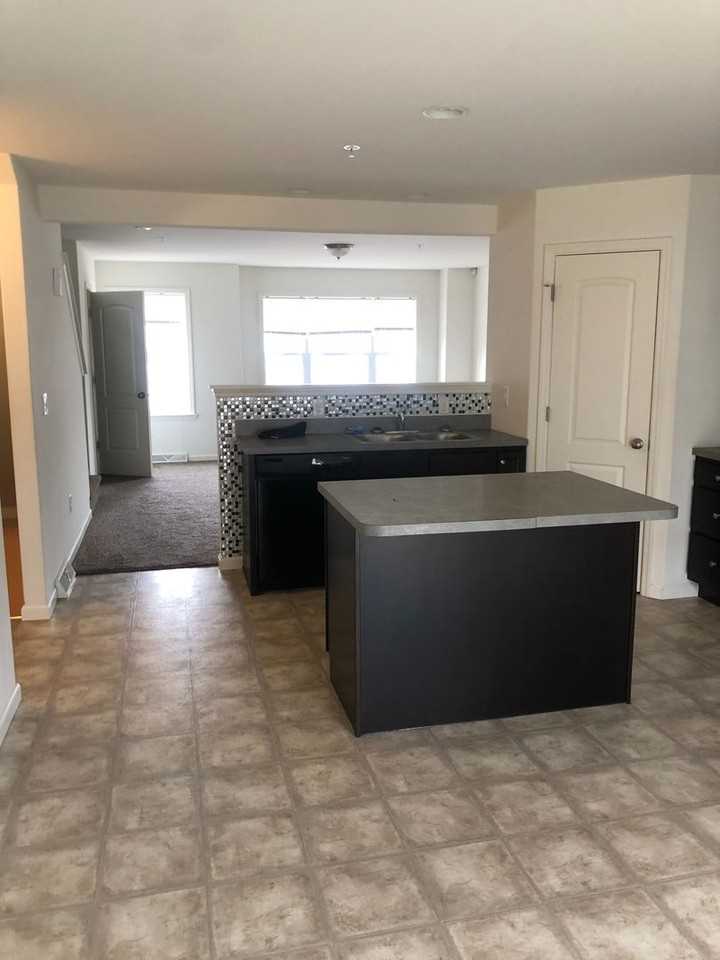 730 Lantern Ct - Photo 3 of 14