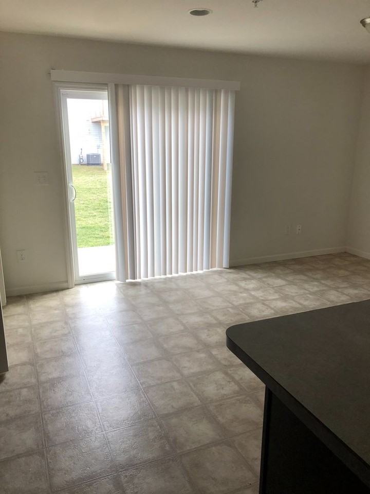 730 Lantern Ct - Photo 4 of 14