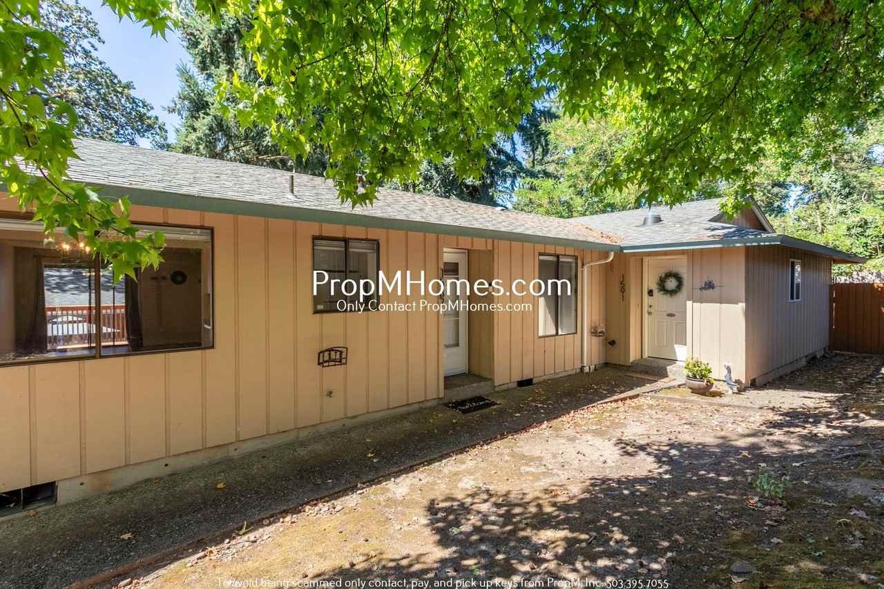 1591 Se Oak Grove Blvd - Photo 2 of 23