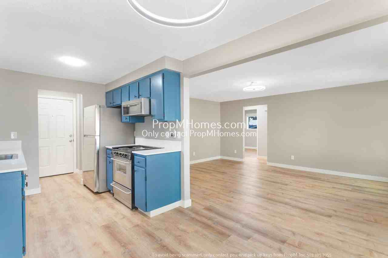 1591 Se Oak Grove Blvd - Photo 3 of 23