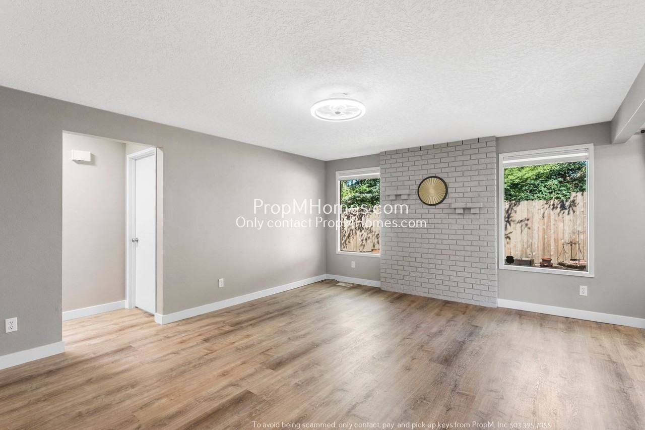 1591 Se Oak Grove Blvd - Photo 4 of 23