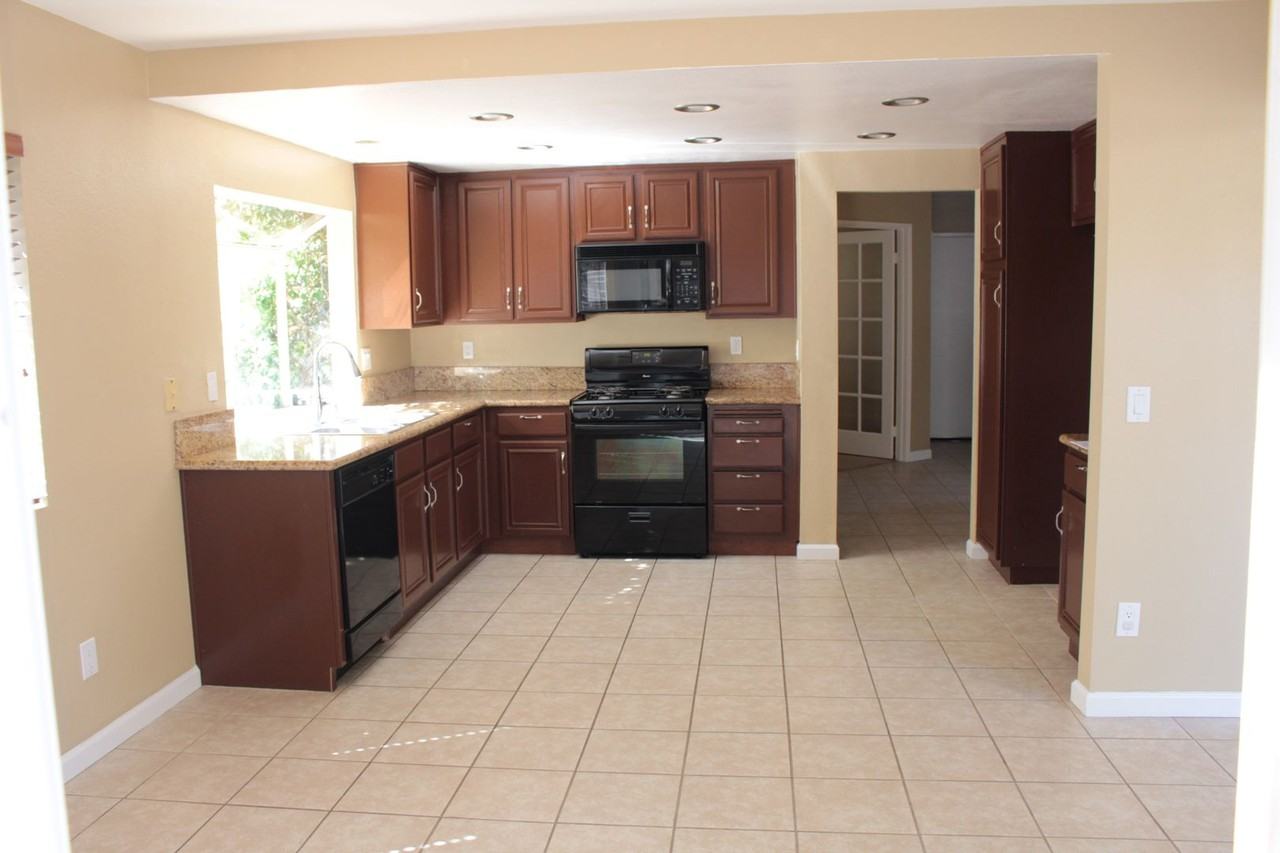 5147 Maplewood Cir - Photo 6 of 12